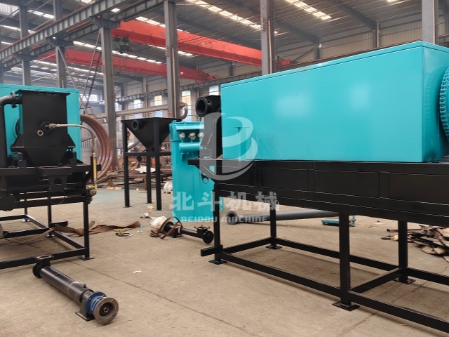 國(guó)貨出海:小型炭化爐裝車發(fā)往韓國(guó)